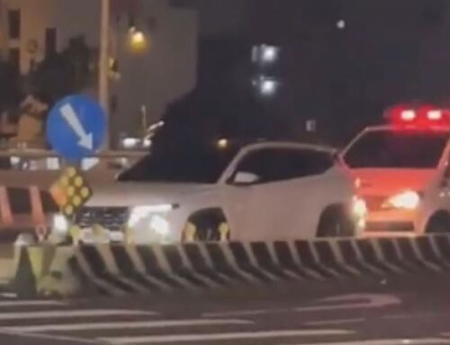 轎車大路口「擋救護車」1分鐘！警狂調監視器揪惡劣駕駛開罰